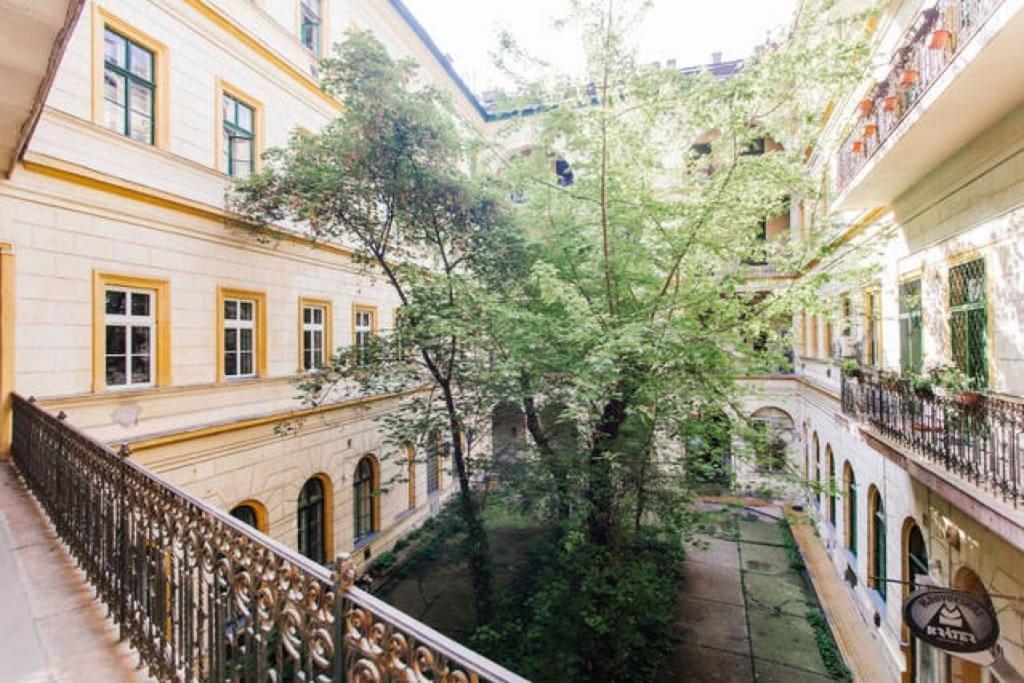 Quiet Home At Synagogue Budapest Esterno foto